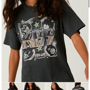 Daydreamer Kiss Sonic Boom Weekend Tee Vintage Black